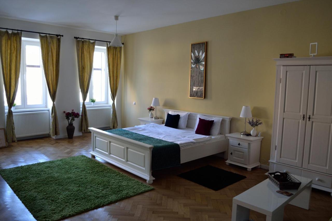 Casa Krone - Piata Sfatului Aparthotel Braşov Esterno foto