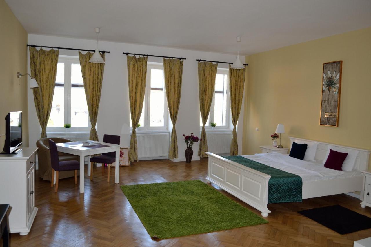 Casa Krone - Piata Sfatului Aparthotel Braşov Esterno foto